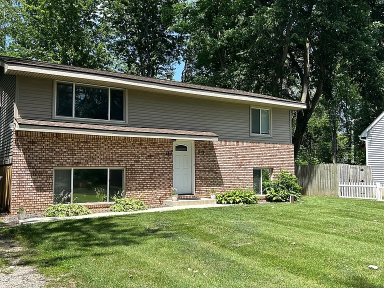 217 Glenmoor St — Photo 11