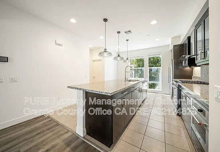 661 W 17th St — Photo 23