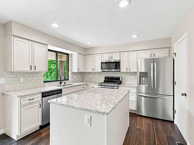 4874 Vermilion Dr — Photo 11
