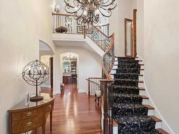 3rd image of 616 Driftwood Ct