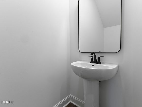 4th image of 8718 Chapman Trace Way