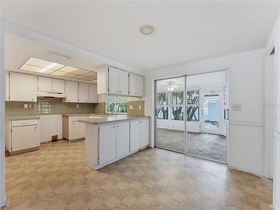 3rd image of 7014 FLAGGLER DRIVE