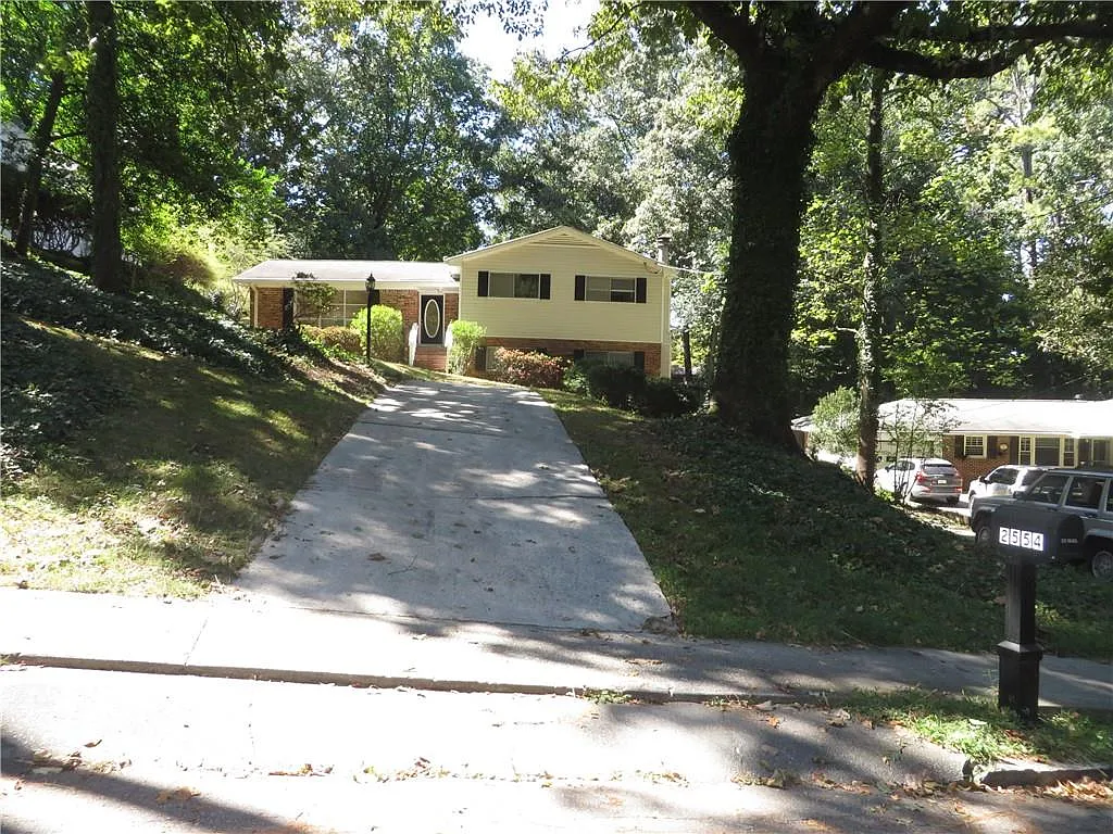 4 bed, 2.0 bath, 1998 sqft, $3,500 — Photo 2