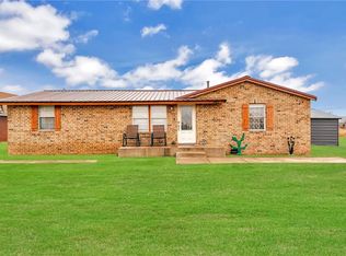 432 Main St, Lone Wolf, OK 73655