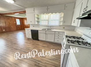 1110 E Brazos St, Palestine, TX 75801