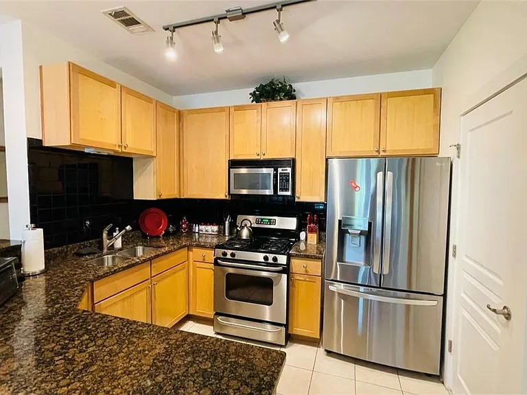 799 Hammond Dr — Photo 9