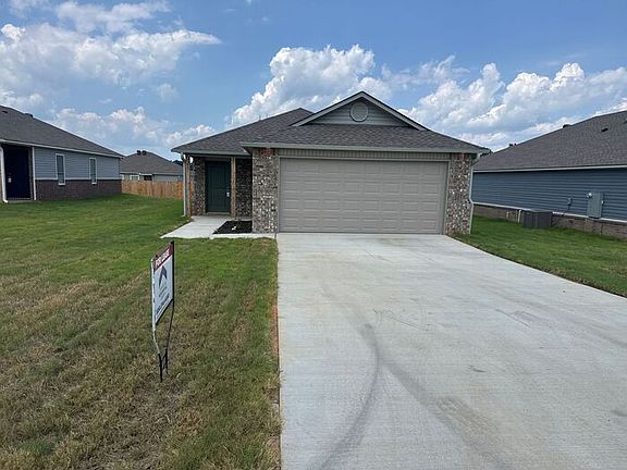 3rd image of 60 Kyndall Lauren Ln