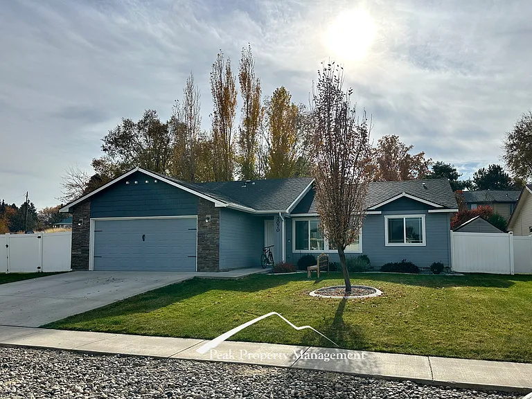 2070 Kelly Dr — Photo 1