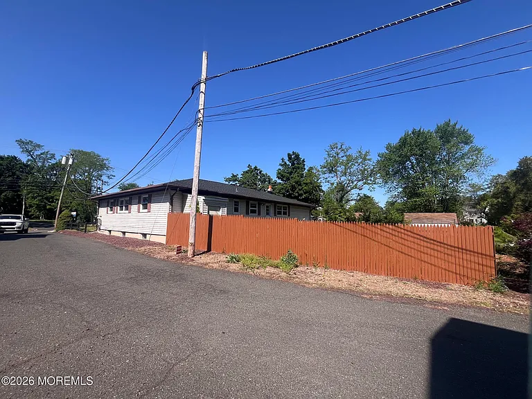 14 Wood Ave #A — Photo 33