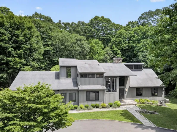 230 E Middle Patent Road, Bedford, NY 10506