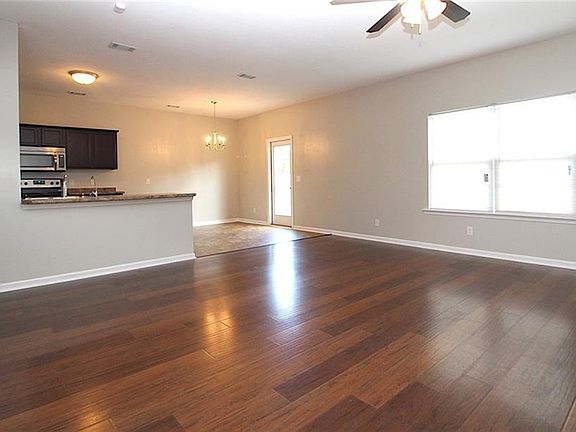 4th image of 267 Owens Street Ne