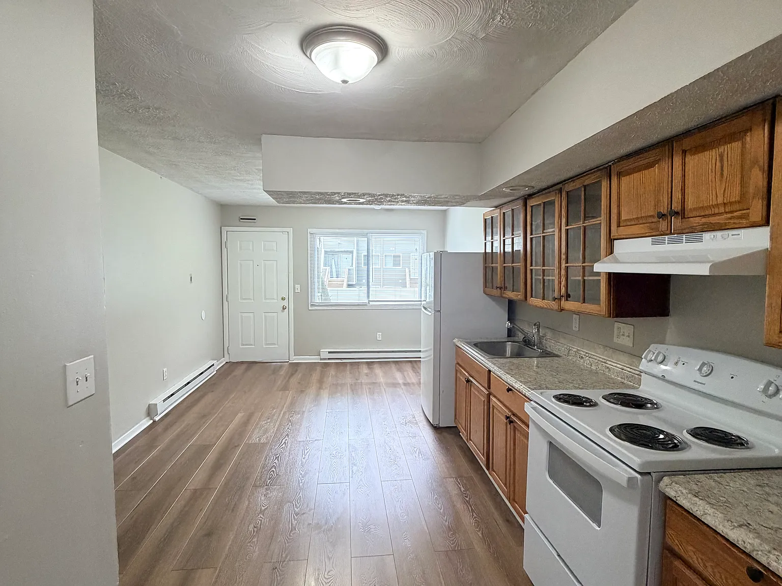 3 bed, 1.5 bath, $1,700 — Photo 2
