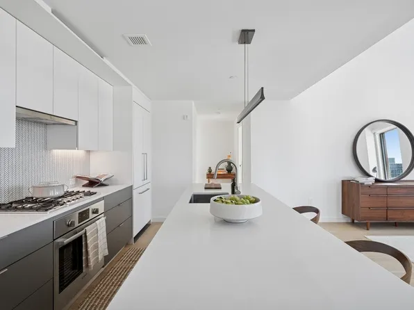 243 West 28th Street image 1 of 18