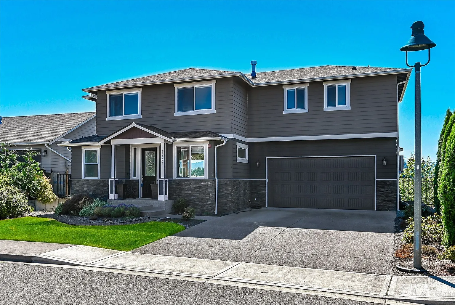 17701 Panorama Boulevard E photo 1