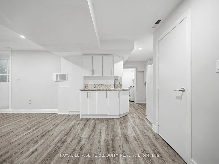 28 Pennsylvania Ave #LOWER LEVEL — Photo 12