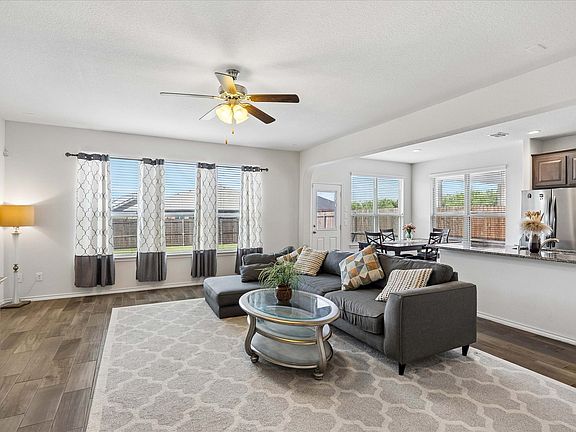 4th image of 1112 Bowlus Dr