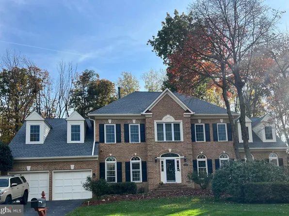 11190 Longwood Grove Dr, Reston, VA 20194