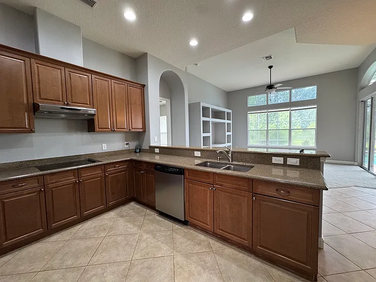 142 Harrington Ct — Photo 19