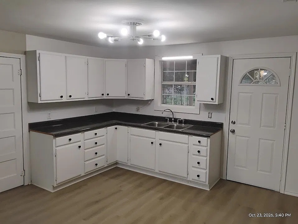 3 bed, 934 sqft, $1,300 — Photo 3