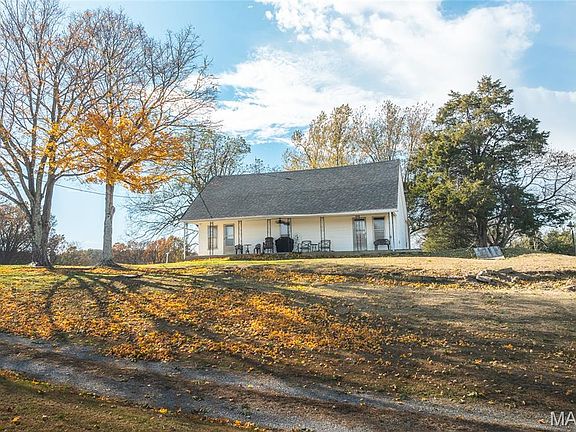 3rd image of 31 Sparks Hill Rd