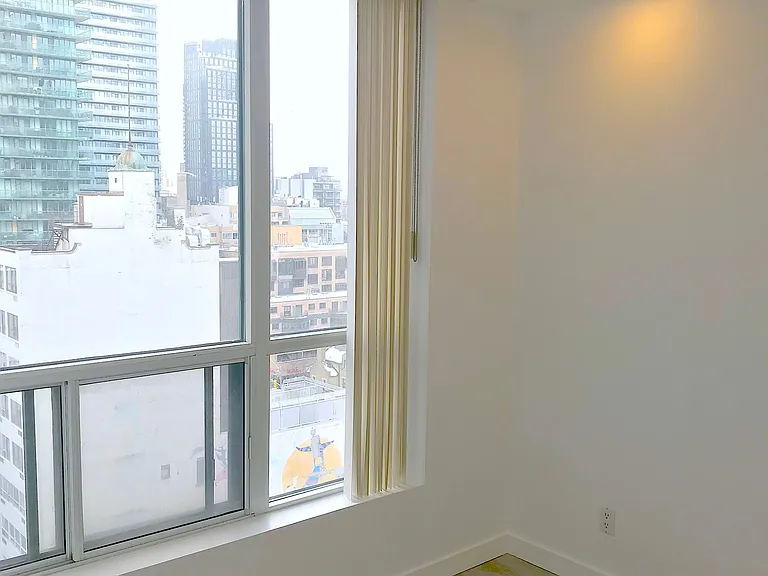 92 King St E #1402 — Photo 15