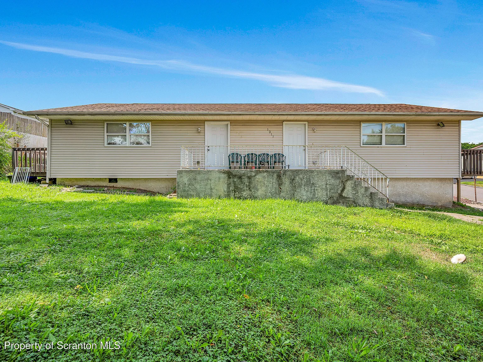 2 bed, 1.0 bath, 740 sqft, $1,050 — Photo 1