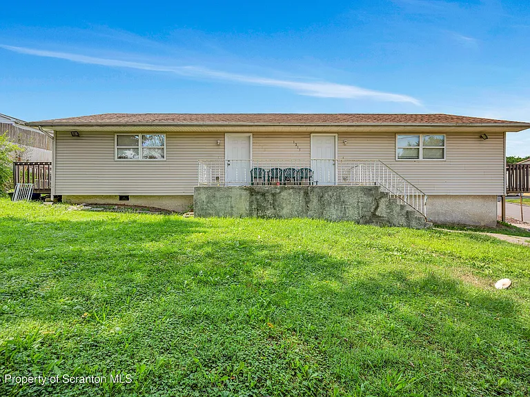 1213 Lori Ln — Photo 8