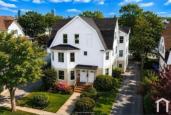 3 bed, 1200 sqft, $2,200 — Photo 1