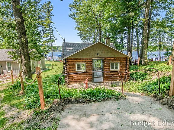4th image of 15729 Pretty Lake Dr