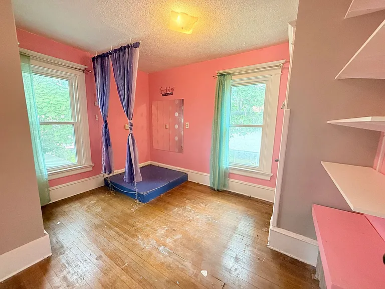 906 N Evans St — Photo 14
