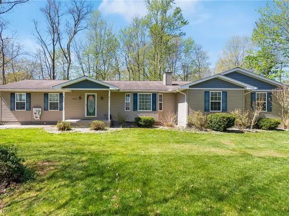 608 Lynnview St SW, Hartville, OH 44632