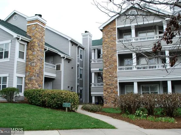 13085 Autumn Woods Way APT 105, Fairfax, VA 22033