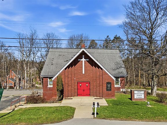 2nd image of 4003 Gibsonia Rd