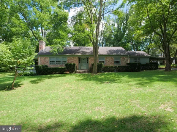 216 S Buckmarsh St, Berryville, VA 22611