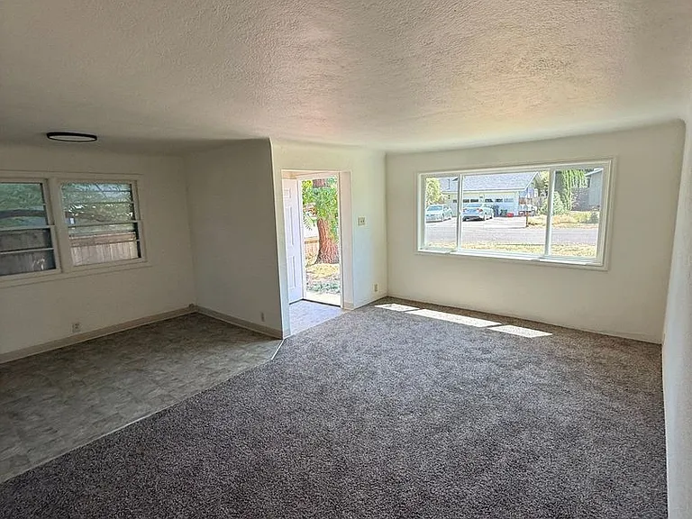 1399 Maclay Dr — Photo 4