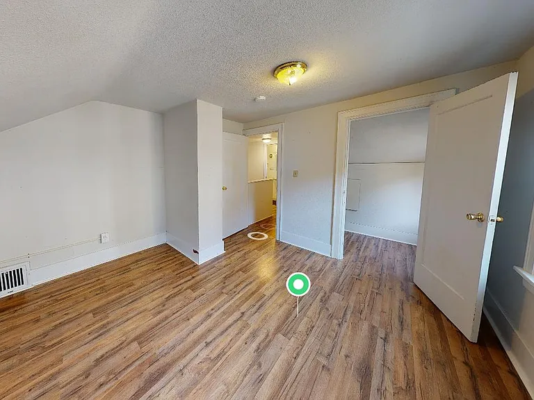 2808 E Spring St — Photo 11