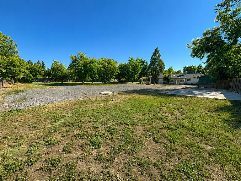 3682 Bay Ave — Photo 50