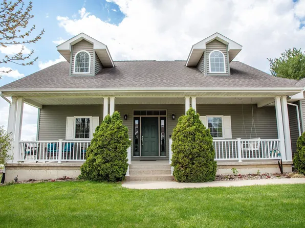 1303 13th St NW, Waverly, IA 50677