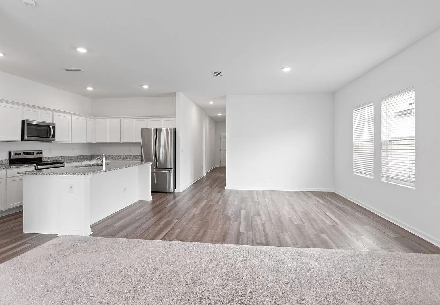 4 bed, 3.0 bath, 1900 sqft, $2,450 — Photo 2