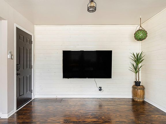 4th image of 3814 Avenue S #3