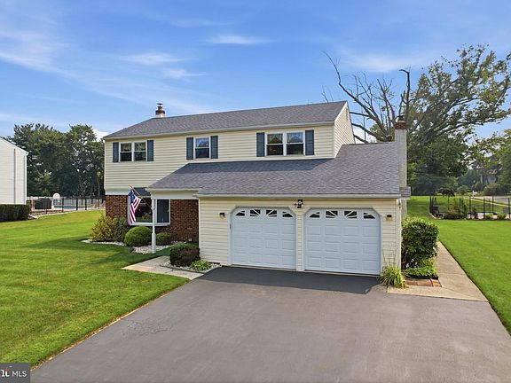 3rd image of 925 Fillmore Rd