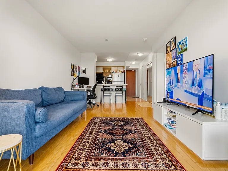 16 Harrison Garden Blvd #1609 — Photo 21