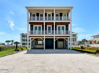 434 E 4th St, Ocean Isle Beach, NC 28469