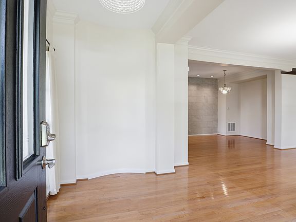 4th image of 9157 Stonegarden Dr