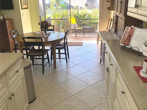 4th image of 4291 Island Cir #5