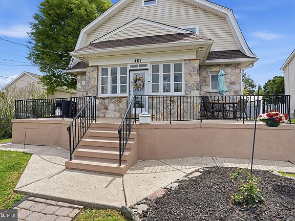2nd image of 407 Castello Ave
