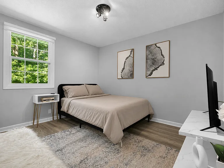 623 Lafayette Rd — Photo 3
