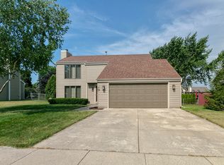 1264 River Park Cir E, Mukwonago, WI 53149