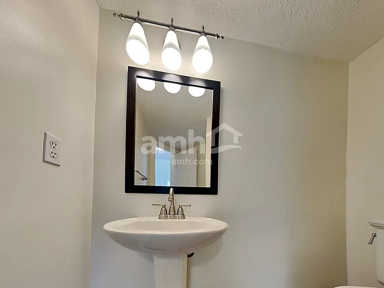 555 Fosters Mill Ln — Photo 10