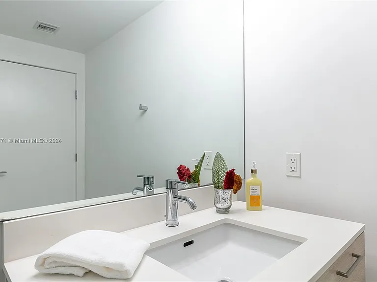 16385 Biscayne Blvd #1701 — Photo 5